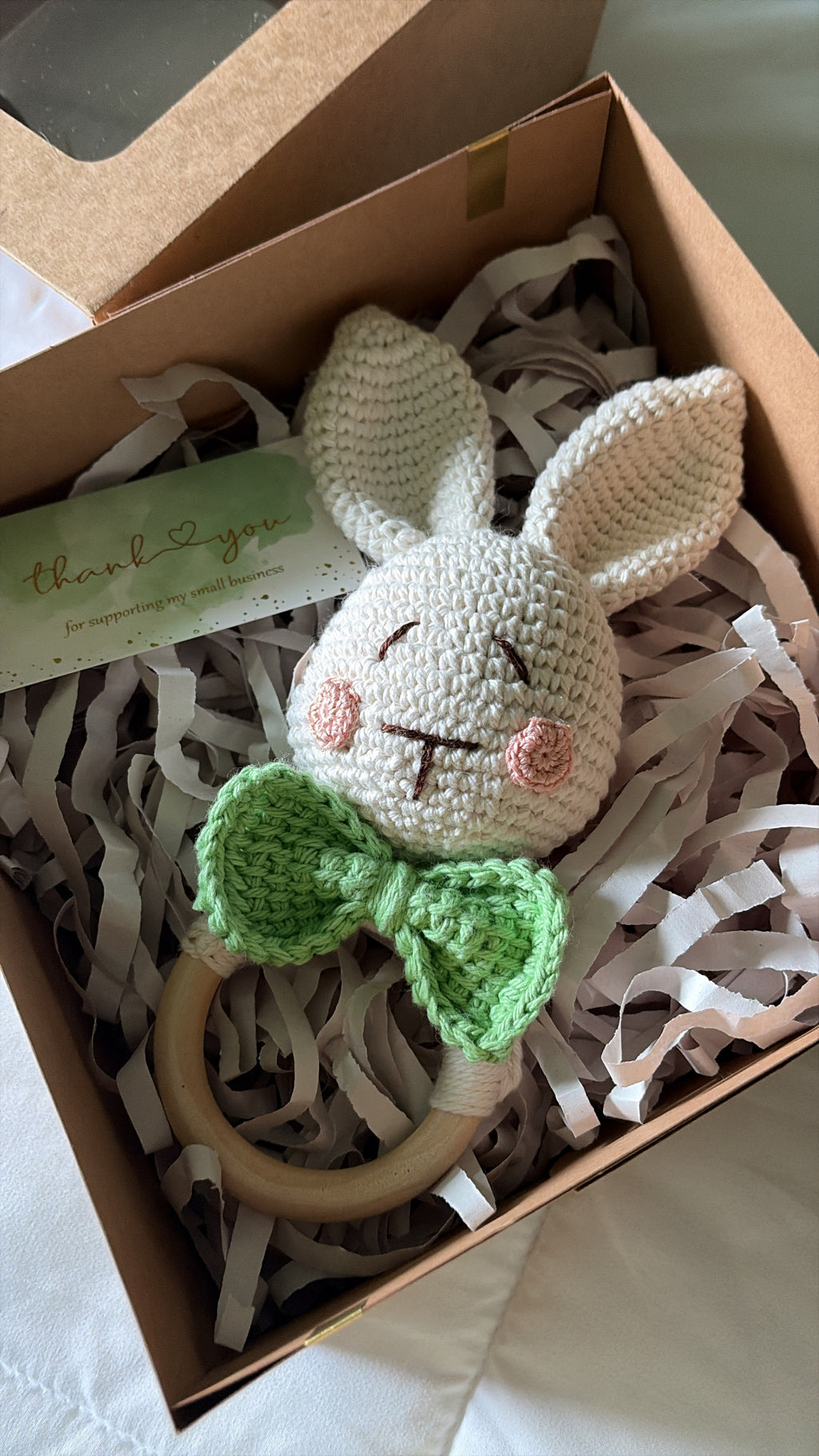 🐰 Sonaja y mordedera de conejito tejida a mano 100% algodon y bambu natural