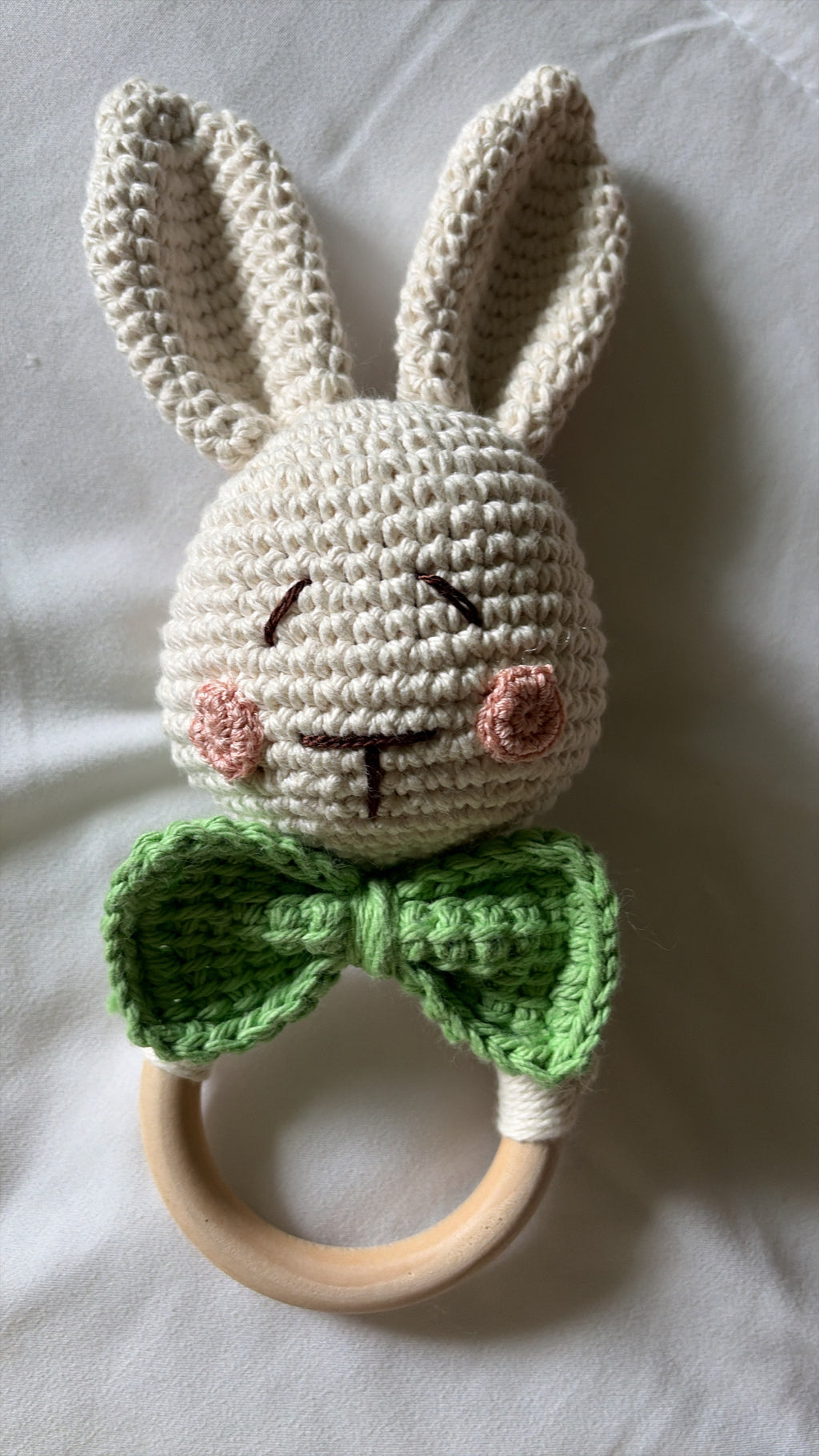 🐰 Sonaja y mordedera de conejito tejida a mano 100% algodon y bambu natural