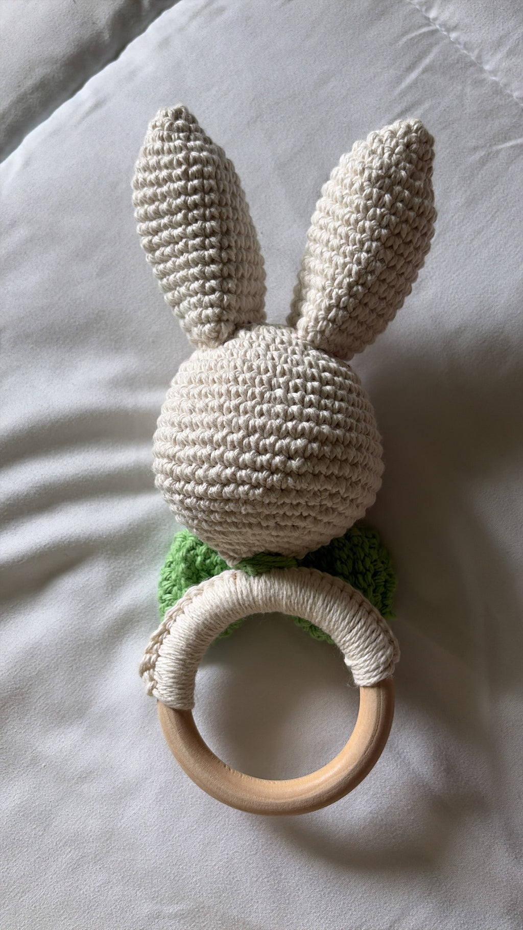 🐰 Sonaja y mordedera de conejito tejida a mano 100% algodon y bambu natural