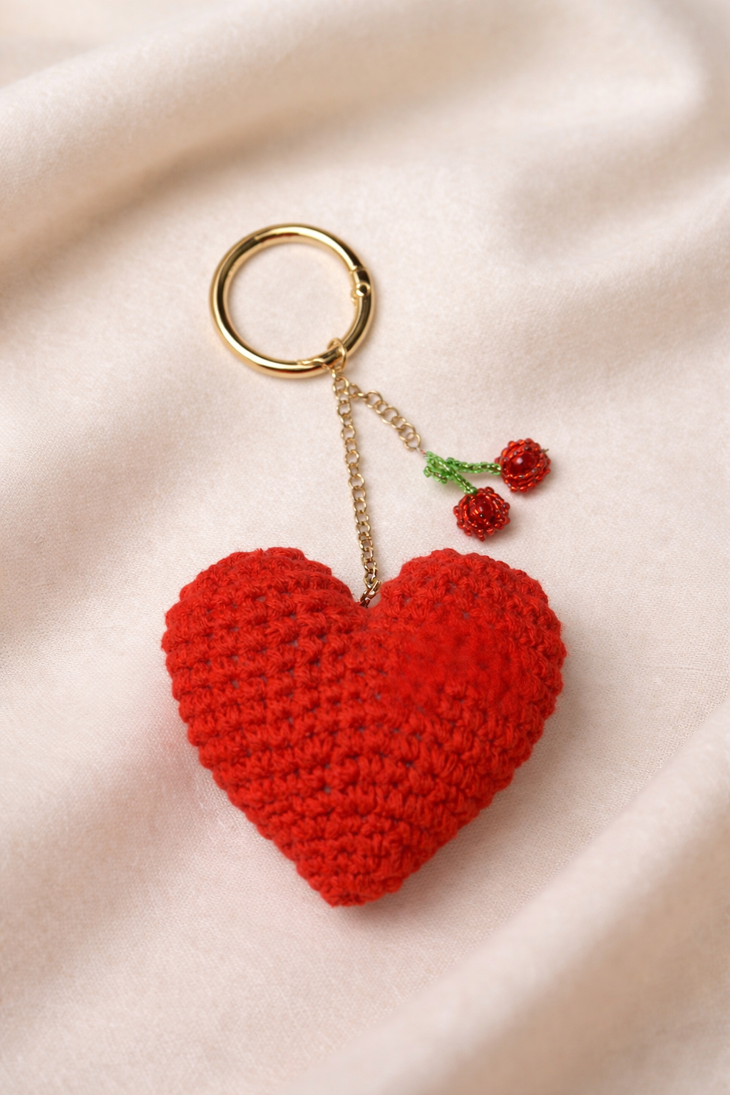 ❤️ Llavero Corazón Tejido a Crochet con Detalle de Cerezas